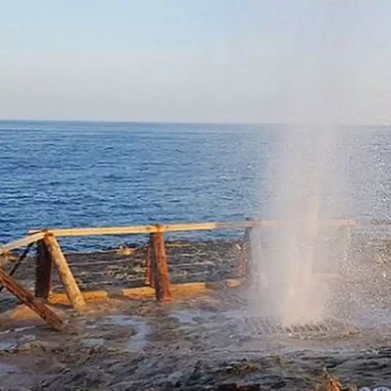 Salalah: Full-Day Beach Escapade Al Mughsail Beach & Fazayah Beach