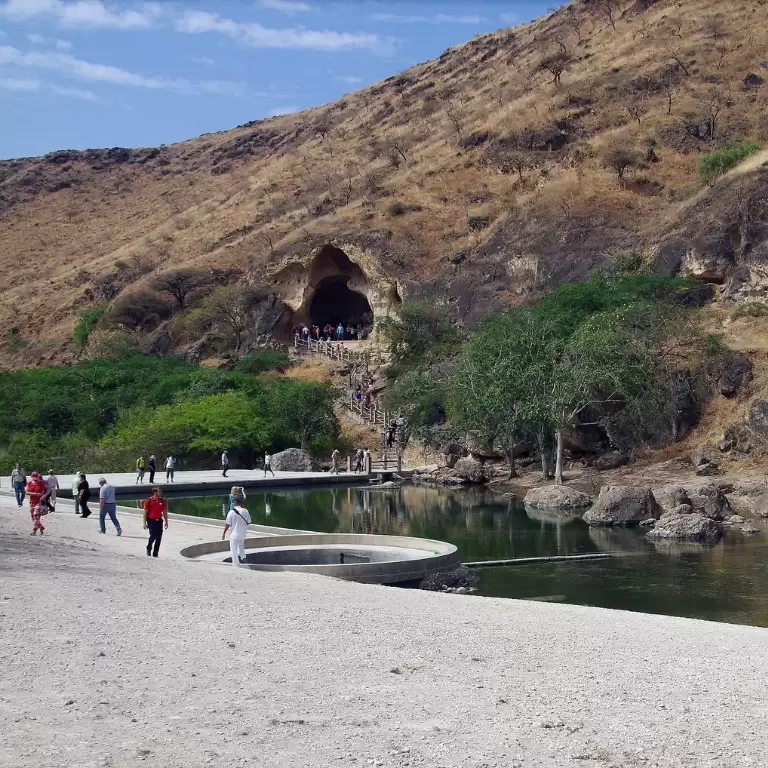 Salalah: Private Full day East and West of Dhofar