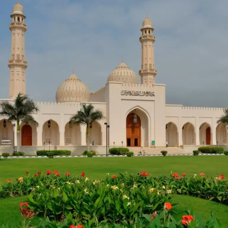 Salalah: Private Full Day Sightseeing Tour