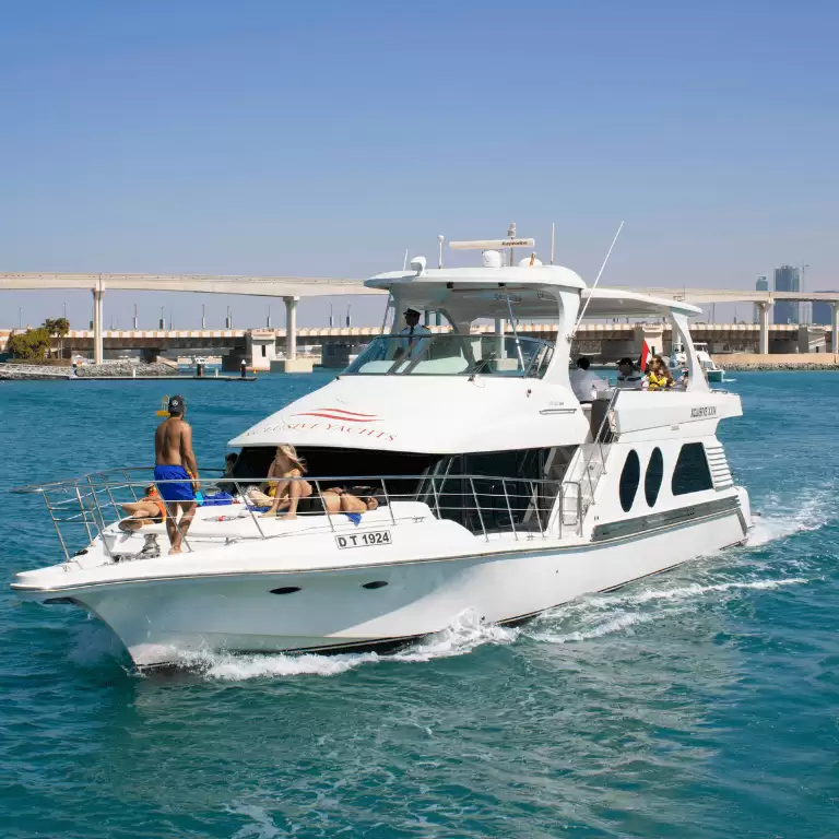 Dubai Marina 1 Hour Yacht Tour