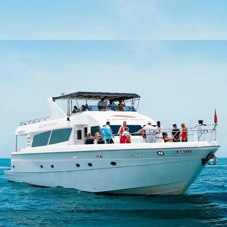 Dubai Marina 1 Hour Yacht Tour