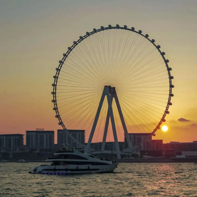 Dubai Marina Three-hour Yacht Tour with Lunch