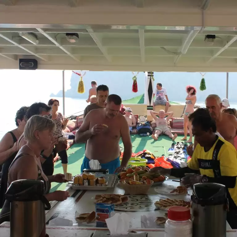 Mussandam Sea Safari Tour With Lunch From Dubai