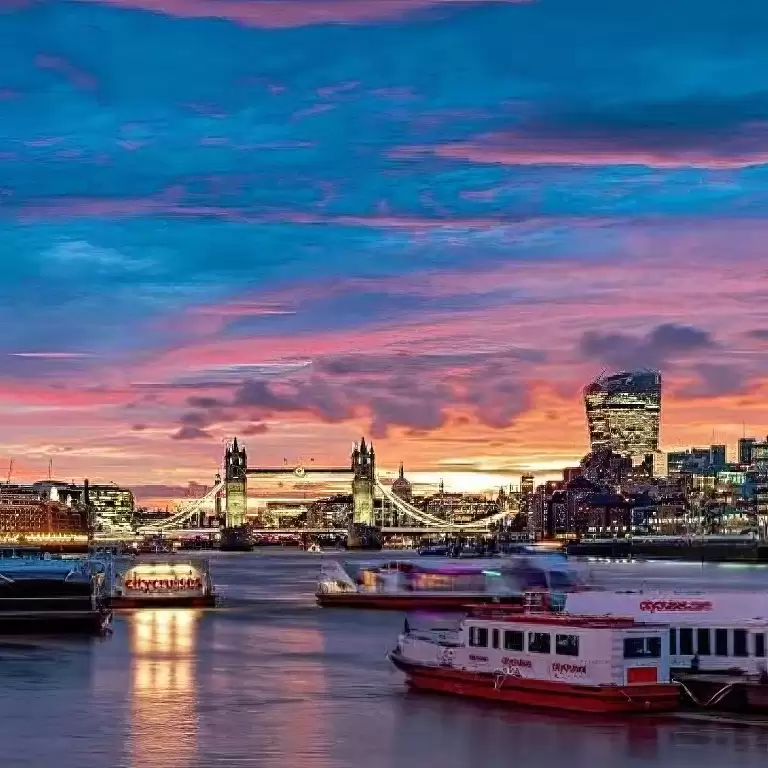 Must See London Hop-on Hop-off bus and River Cruise 1 Day