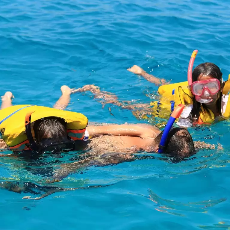 Ain Sokhna Full-day Snorkeling Cruise and Submarine with Private Return Transfer From Cairo