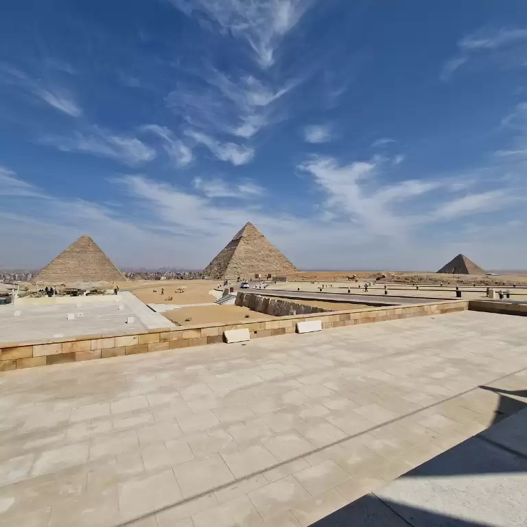 Full-day tour of Giza Pyramids, Sphinx, and Egyptian Museum with lunch from Cairo