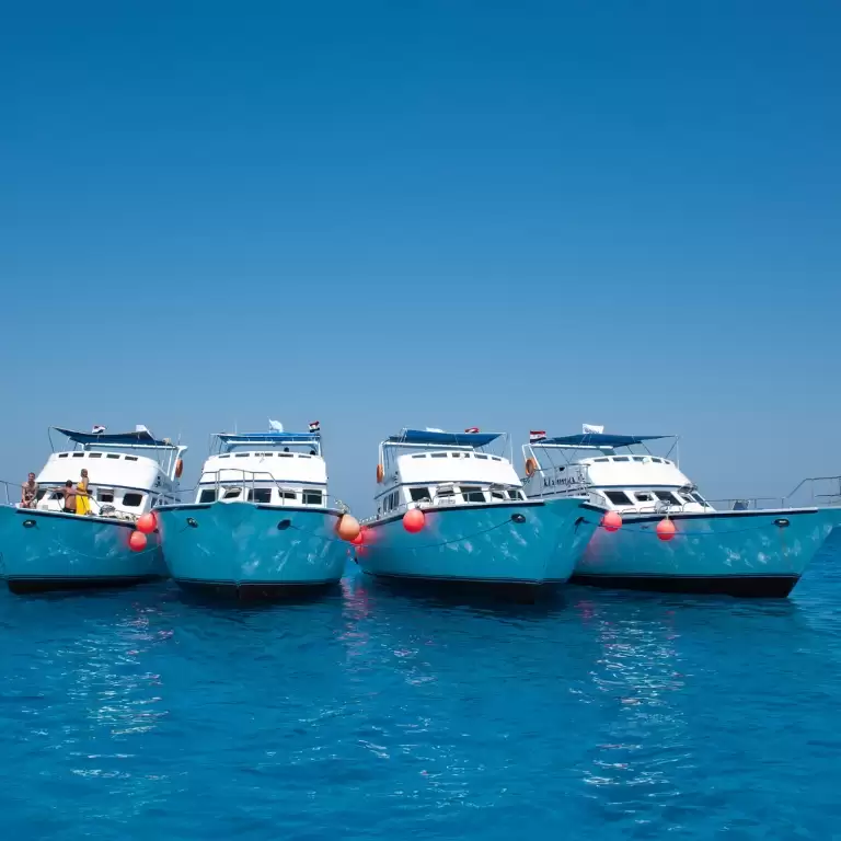 Mahmya Giftun Island snorkeling cruise and beach stop in Hurghada
