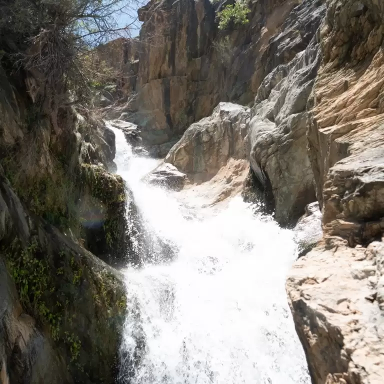 Al Baha'da Keşfedin: Ain Jamal Şelalesi