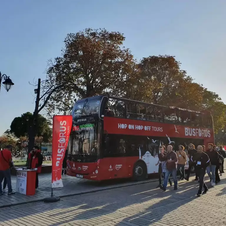 1-Day Hop-On-Hop-Off Bus Tour with Commentary