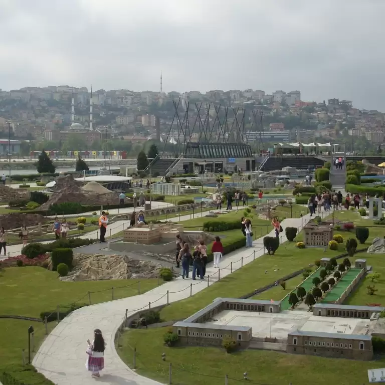 Daily Pierre Loti Hill and Miniaturk Tour: Half-Day Trip in Istanbul