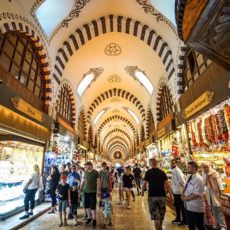 Istanbul Bosphorus Cruise and Spice Bazaar Adventure