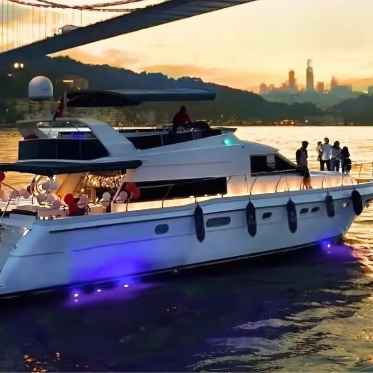 Istanbul: Small-Group Sunset or Day Yacht Cruise with Snacks