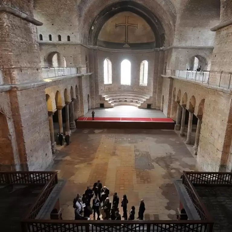 Istanbul: Topkapi Palace-Harem, Basilica Cistern, Blue Mosque, Hagia Sophia with Live Guide
