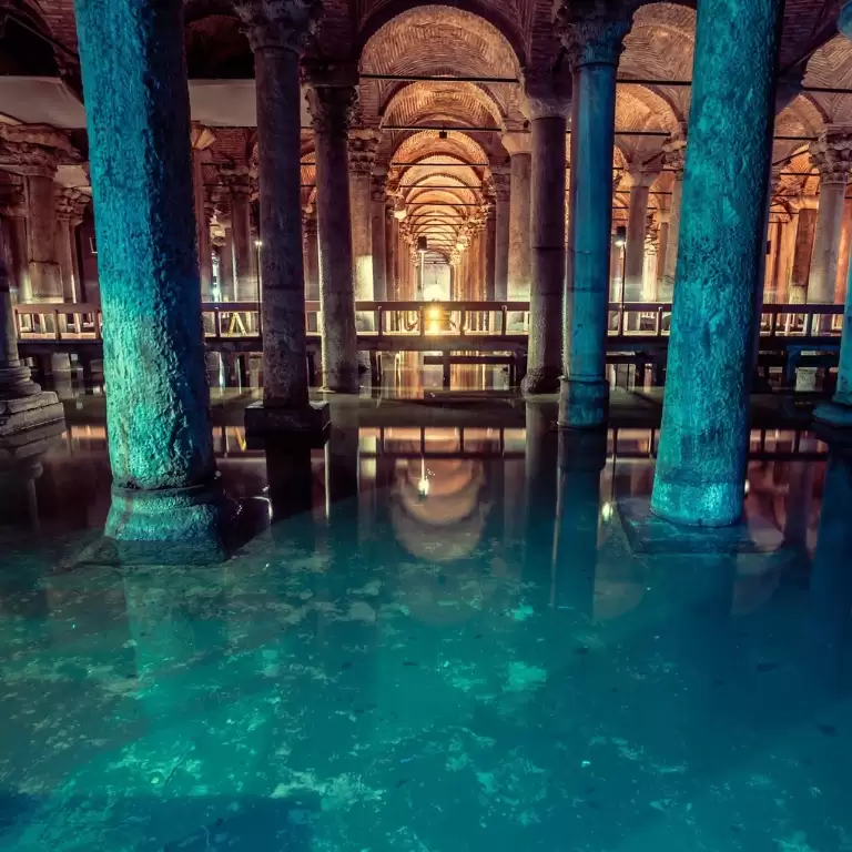 Istanbul: Topkapi Palace-Harem, Basilica Cistern, Blue Mosque, Hagia Sophia with Live Guide