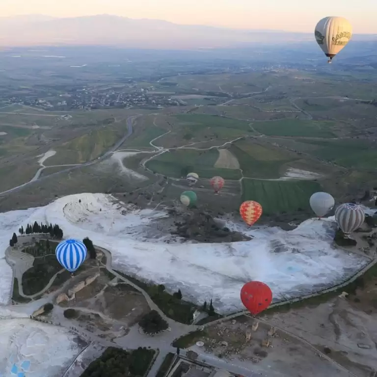 Sunrise Hot Air Balloon in Pamukkale