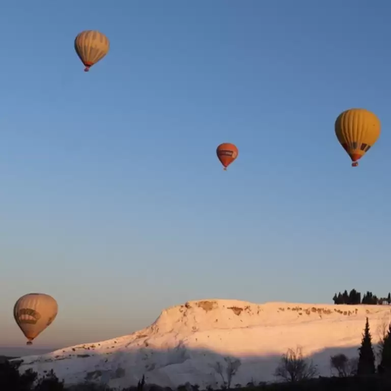 Sunrise Hot Air Balloon in Pamukkale