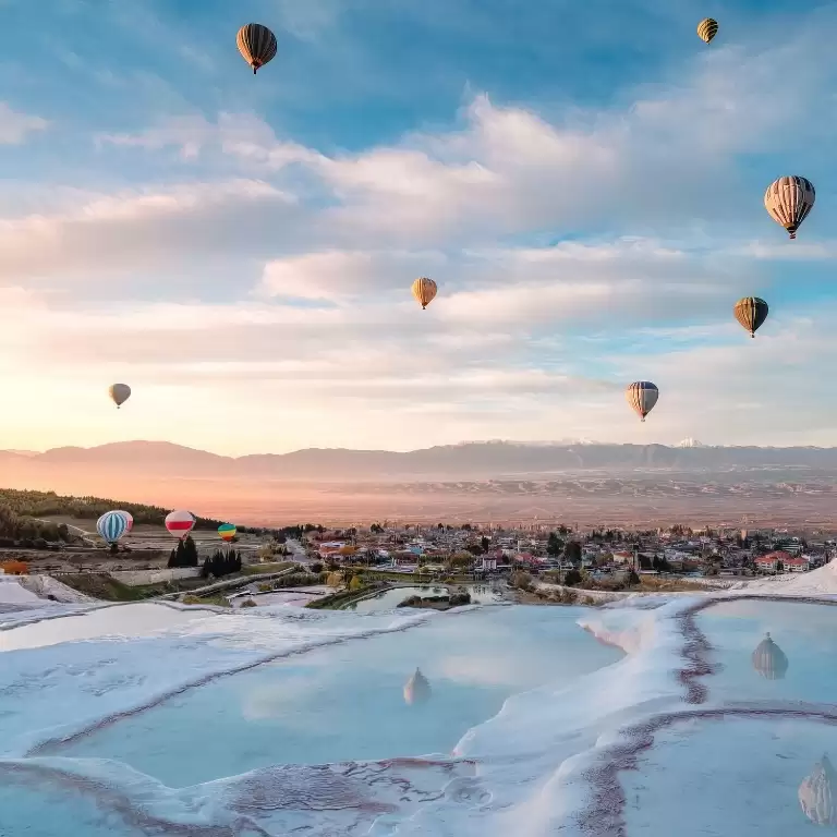 Sunrise Hot Air Balloon in Pamukkale