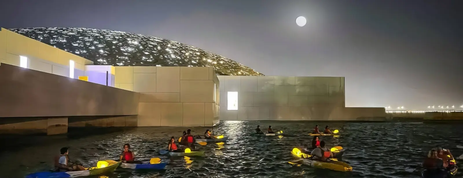 Full moon kayak tour at louvre Abu Dhabi