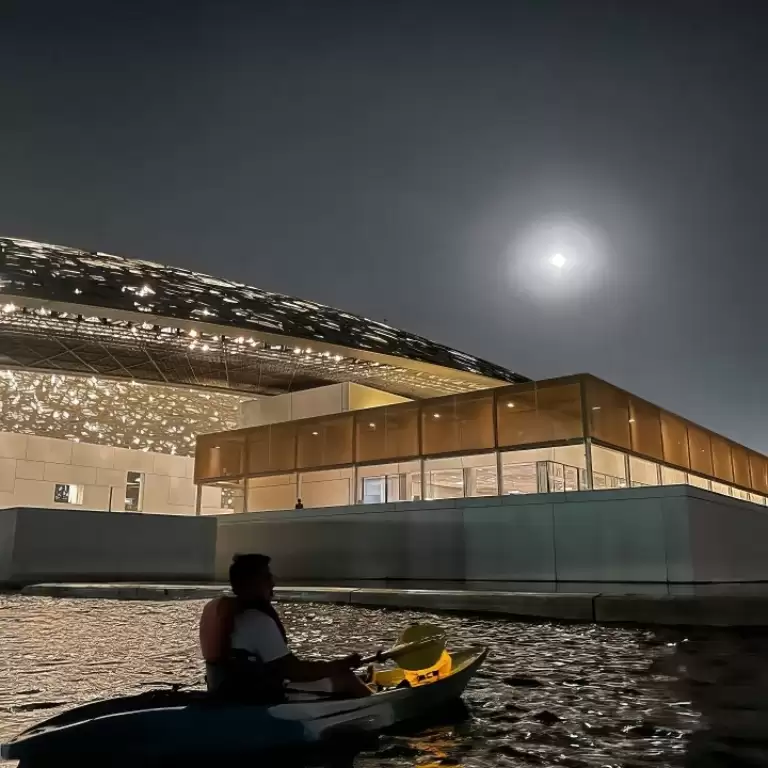 Full moon kayak tour at louvre Abu Dhabi