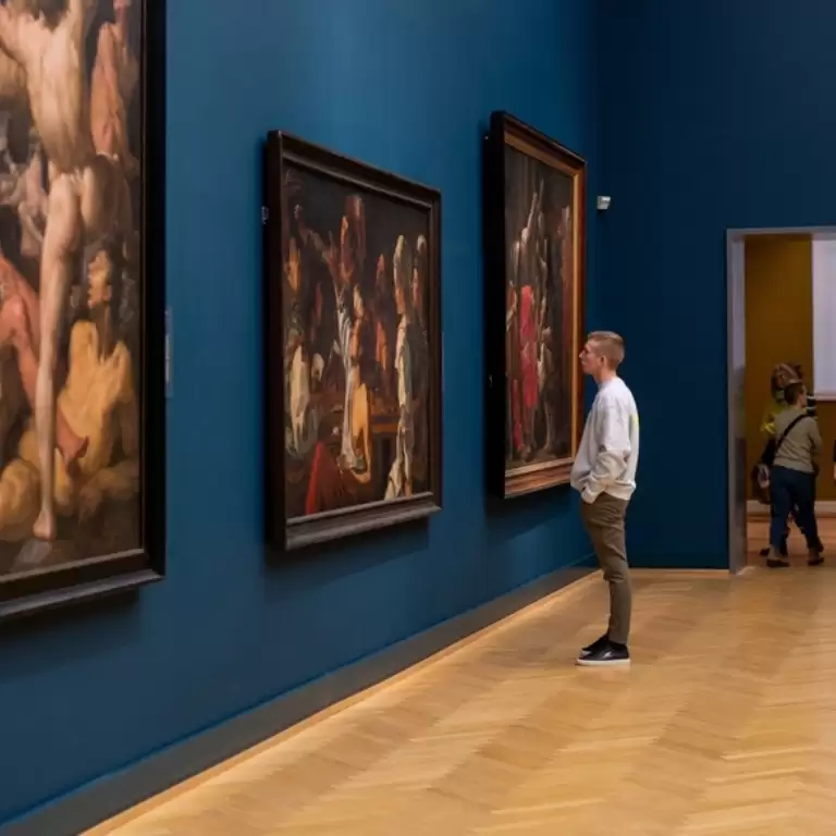 Louvre Abu Dhabi Guided Express Tour: Highlights of the Collection