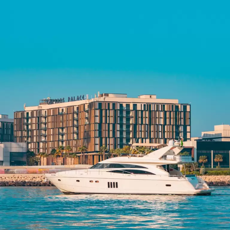 3 Hour Yacht Tour in Dubai Marina with Breakfast or BBQ