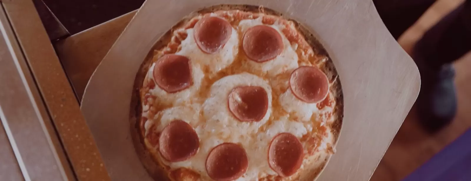 Creek sightseeing cruise with unlimited Pizza