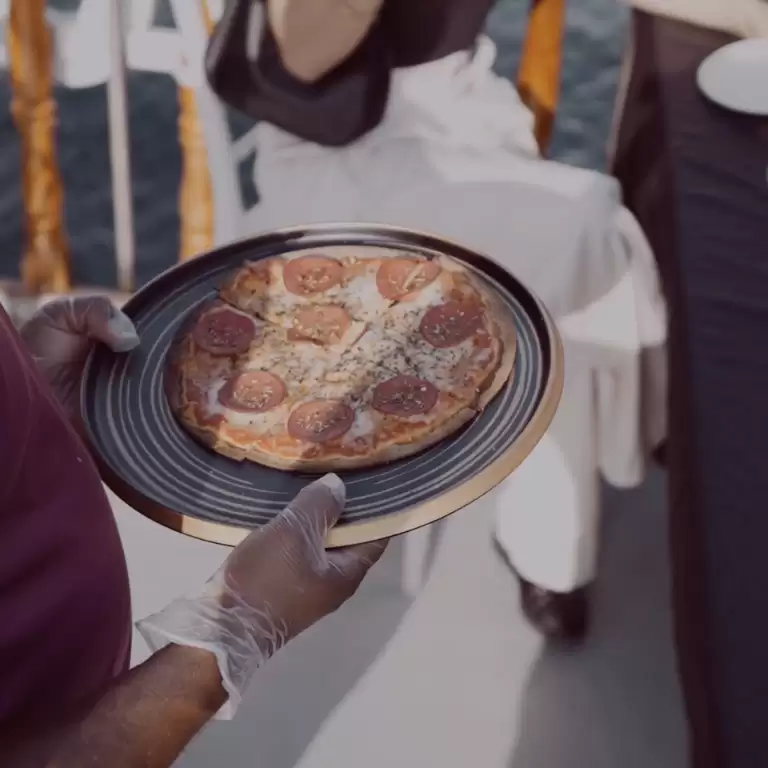 Creek sightseeing cruise with unlimited Pizza