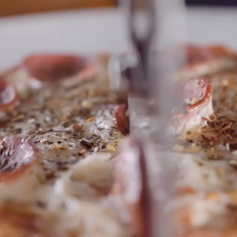Creek sightseeing cruise with unlimited Pizza
