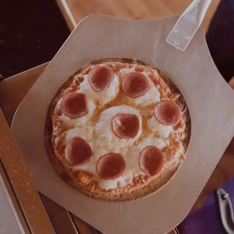 Creek sightseeing cruise with unlimited Pizza