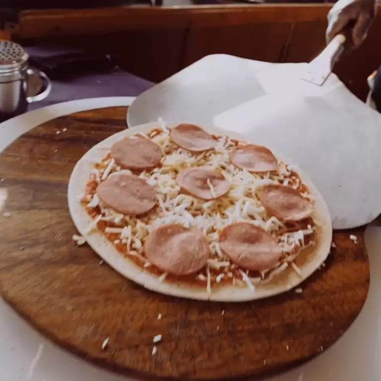 Creek sightseeing cruise with unlimited Pizza