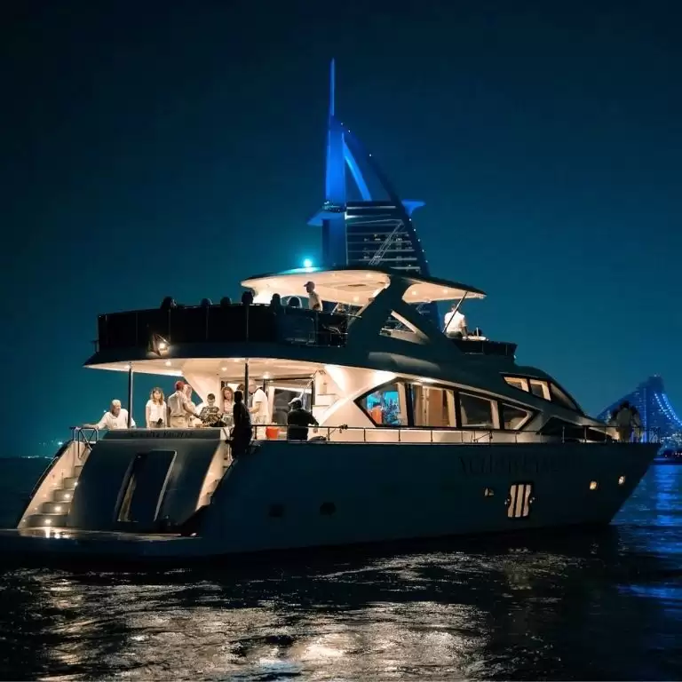Evening 4 Hour Yacht Cruise with Unlimited Drinks