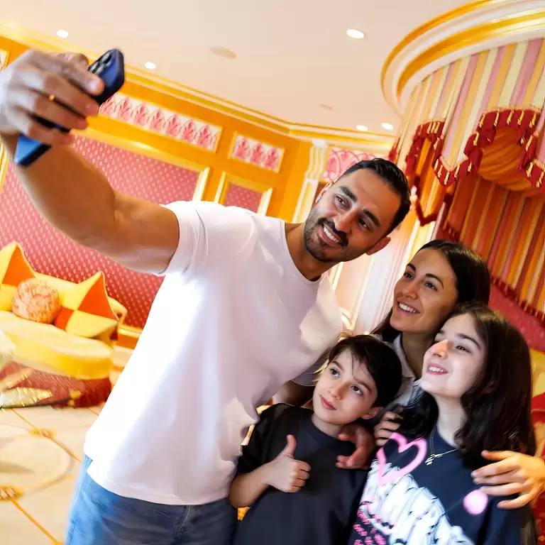 Inside Burj Al Arab Tour + Soft Beverage
