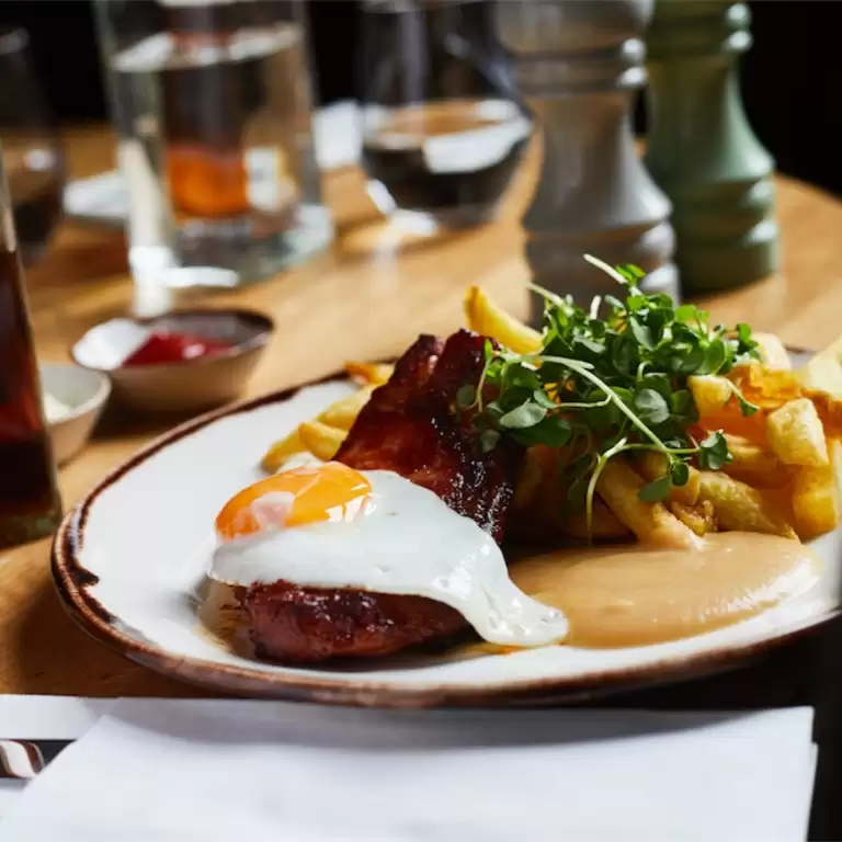 Eat 8 English Foods & See 30+ London Sights Walking Tour!