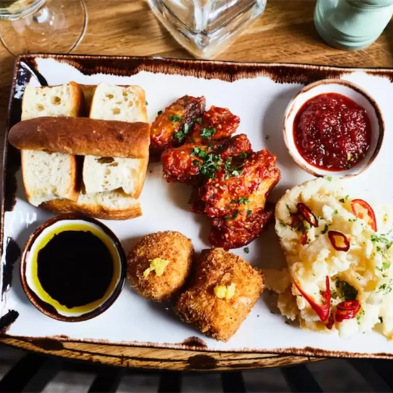 Eat 8 English Foods & See 30+ London Sights Walking Tour!