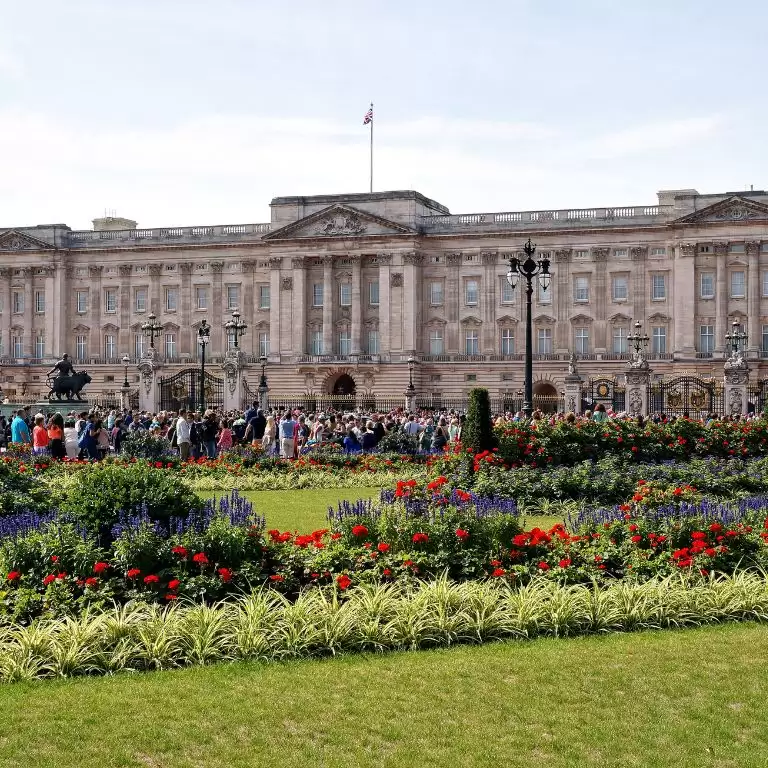 Eat 8 English Foods & See 30+ London Sights Walking Tour!