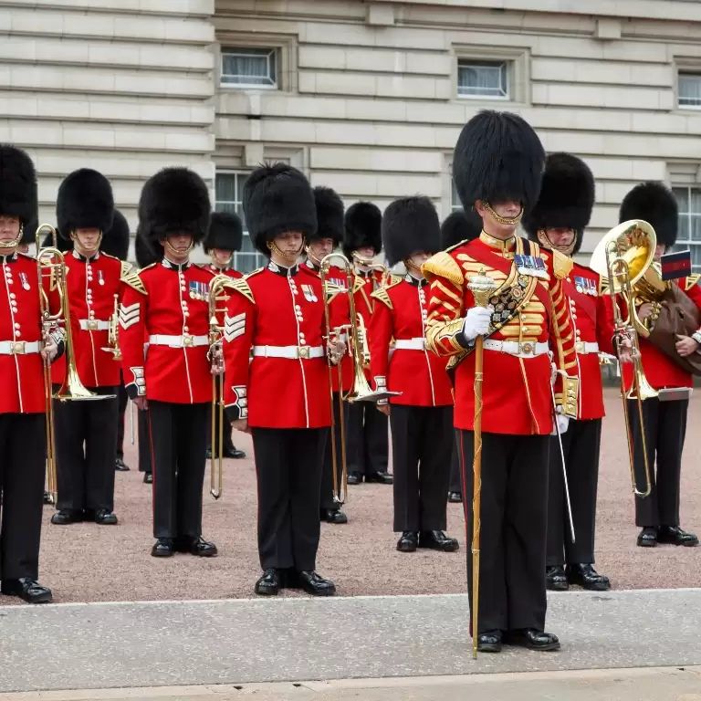 London British Royalty walking tour including Changing Of The Guard