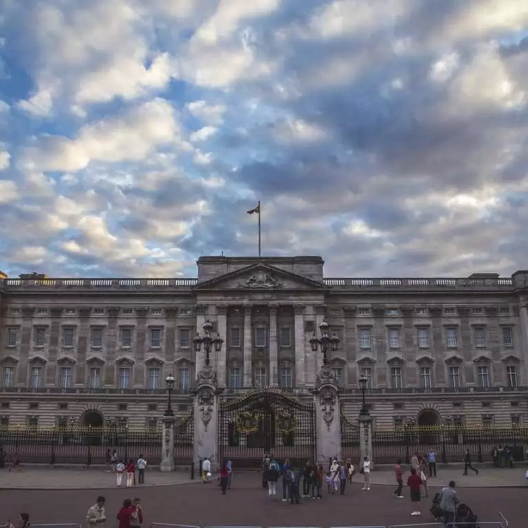 London British Royalty walking tour including Changing Of The Guard