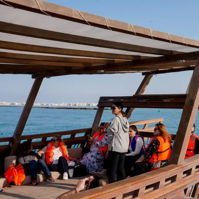 जलबूट पर सवार - सूर्यास्त यात्रा