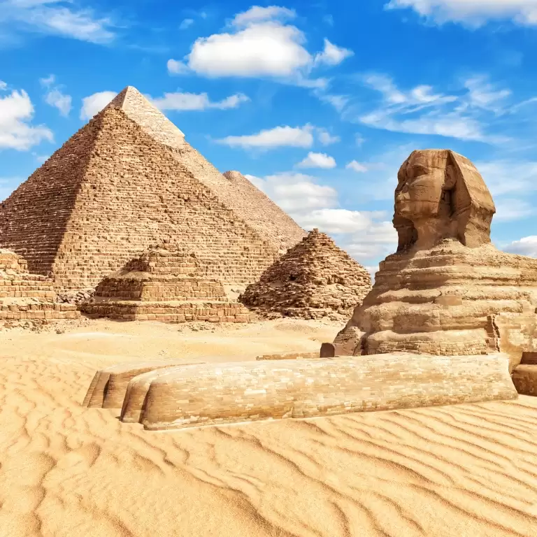 From Hurghada: Full-Day Cairo Tour of Pyramids, Sphinx, Museum and Bazaar