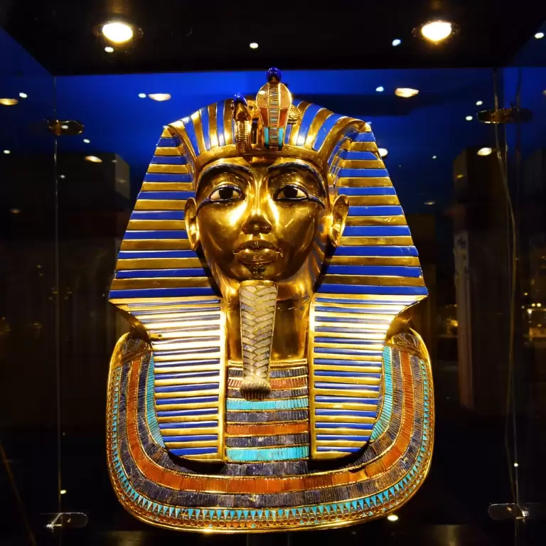 From Hurghada: Full-Day Cairo Tour of Pyramids, Sphinx, Museum and Bazaar