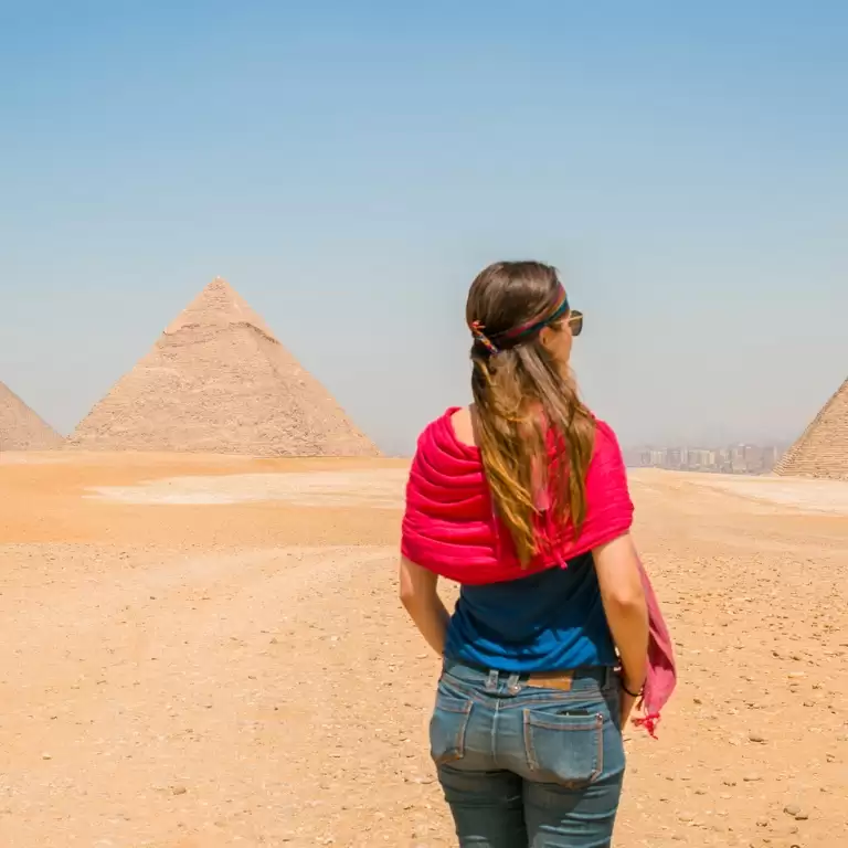 From Hurghada: Full-Day Cairo Tour of Pyramids, Sphinx, Museum and Bazaar
