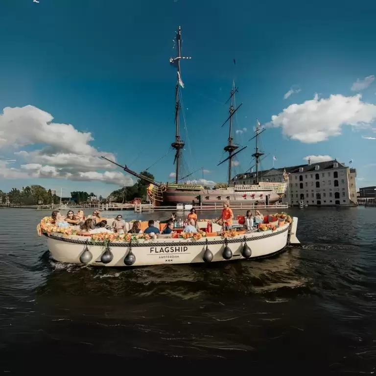 SAIL Amsterdam 2025: ड्रिंक के साथ ओपन बोट क्रूज़