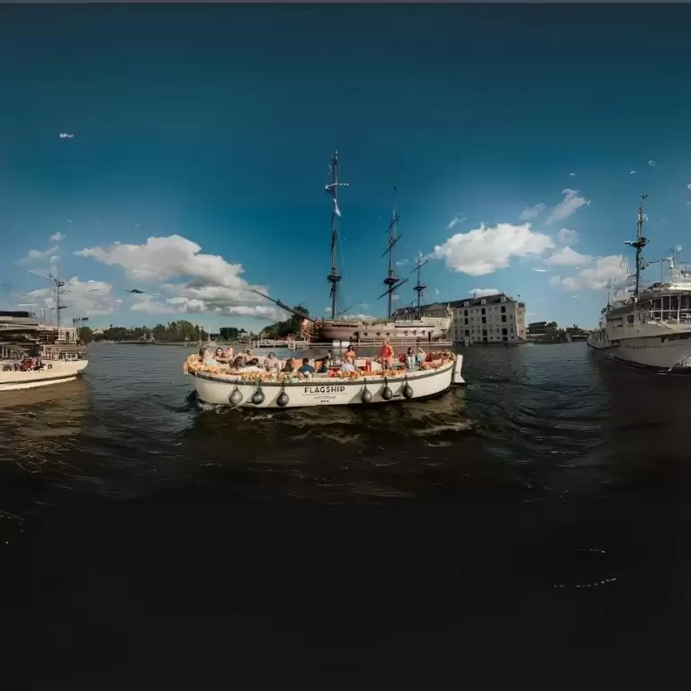SAIL Amsterdam 2025: ड्रिंक के साथ ओपन बोट क्रूज़