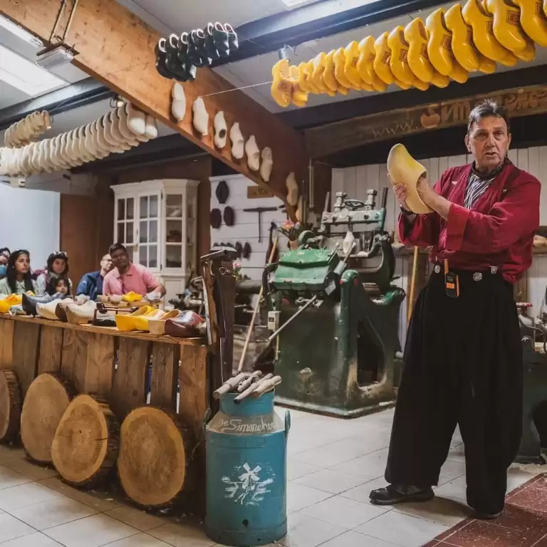 Zaanse Schans, Edam, Volendam & Marken: Half-Day Guided Tour