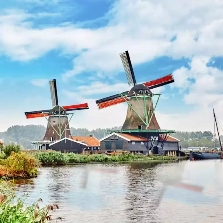 Zaanse Schans Windmills: Half-Day Guided Tour + Transport