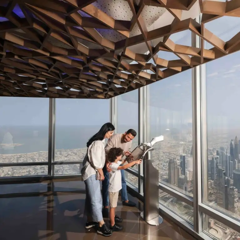 En Üstte, Burç Halife 124. Kat + Dubai Buz Pisti