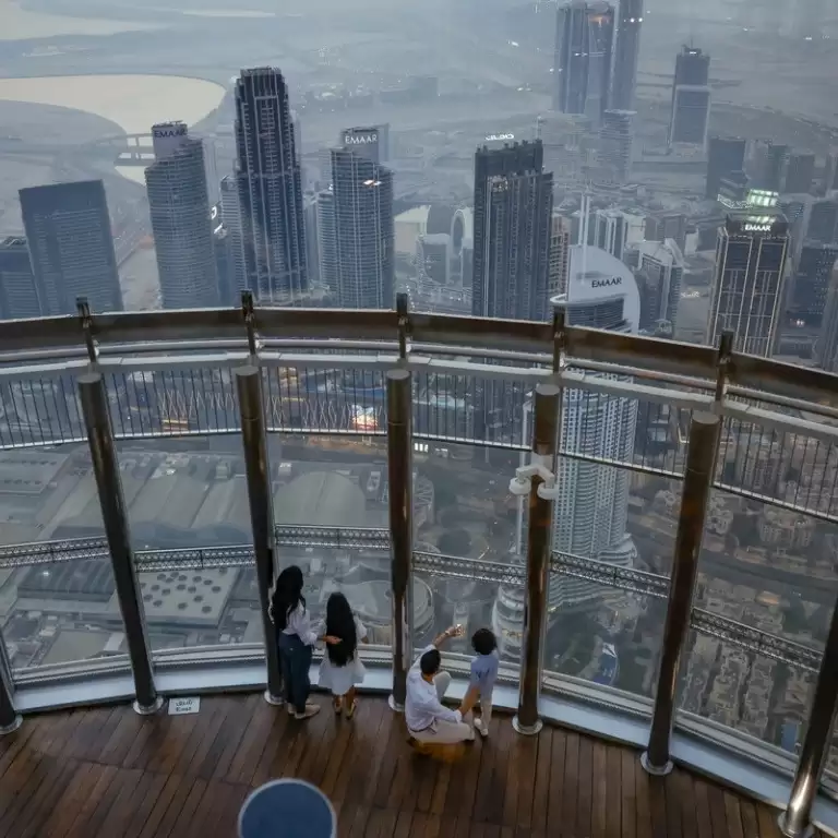 Zirvede, Burj Khalifa: Seviye 124 - Festiv Hatıra Paketi