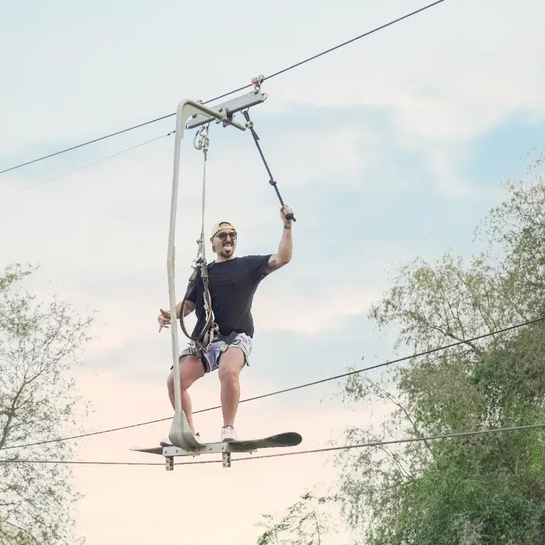 منتزه أفينتورا - حراس الحبال