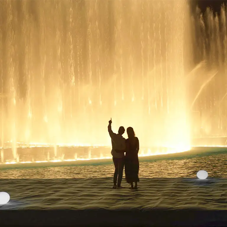 Dubai Çeşmesi Yaya Yolu