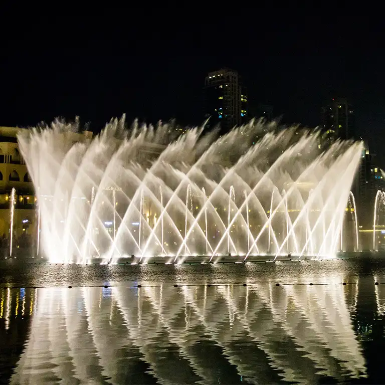 Dubai Çeşmesi Yaya Yolu